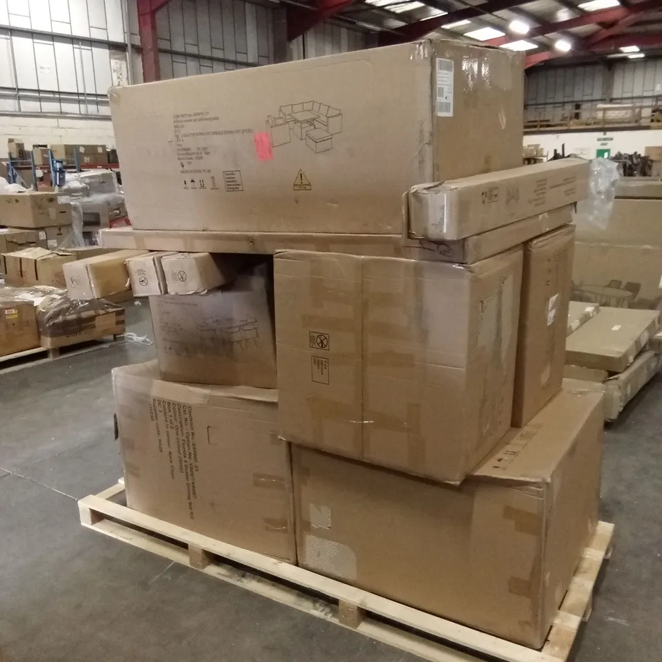 PALLET OF ASSORTED INCOMPLETE DESIGNER GARDEN RATTAN FURNITURE PARTS AND PIECES 