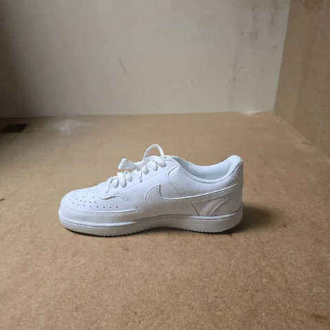 NIKE AIR FORCE 1 LOW WHITE SNEAKERS - UK SIZE 7.5 