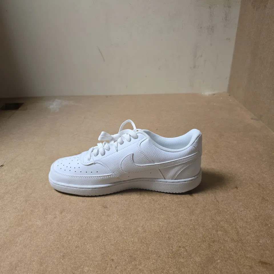 NIKE AIR FORCE 1 LOW WHITE SNEAKERS - UK SIZE 7.5 
