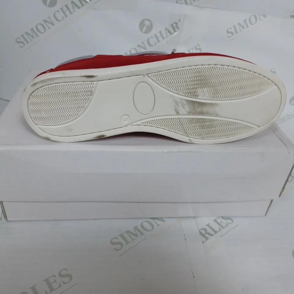 BOXED MENS BOAT SHOES IN RED SIZE 41