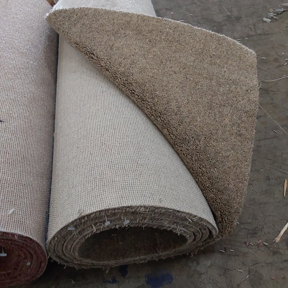 ROLL OF QUALITY CRESTA DIM HEATHERS CARPET // SIZE: APPROX. 5 X 2.71m