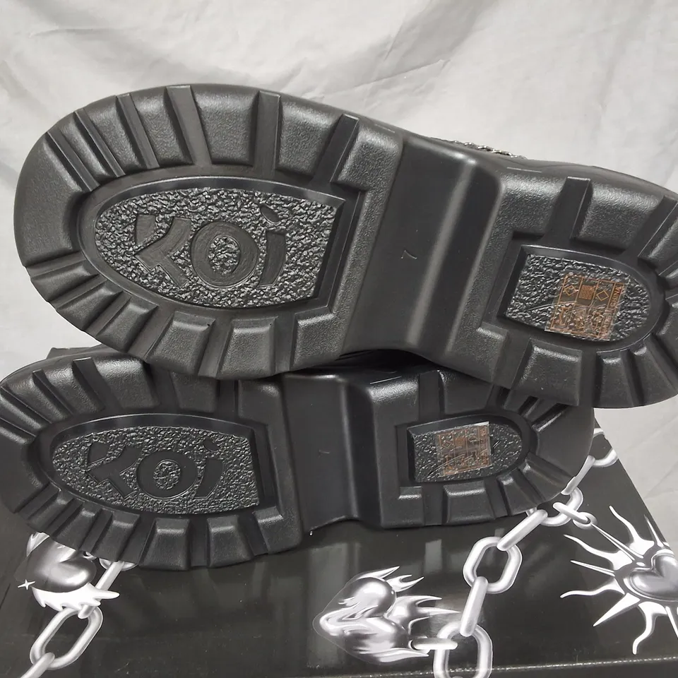 BOXED PAIR OF KOI BANE OF EXILE TRAINERS - UK 7