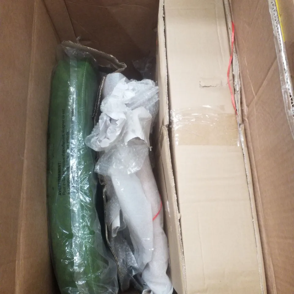BOXED OFFICE CHAIR - GREEN