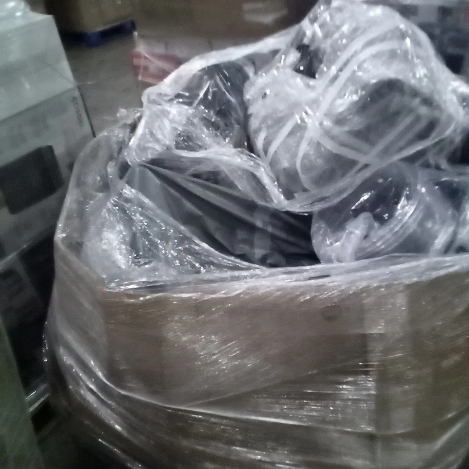 PALLET OF APPROXIMATELY 23 ASSORTED ELECTRICAL ITEMS TO INCLUDE AIR FRYERS , VACUUM CLEANERS, COFFEE MAKERS , ETC 