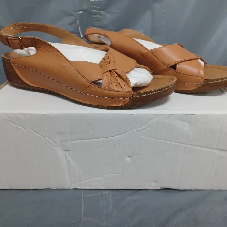 ADESSO KIM BUCKLE SANDALS IN TAN SIZE 7