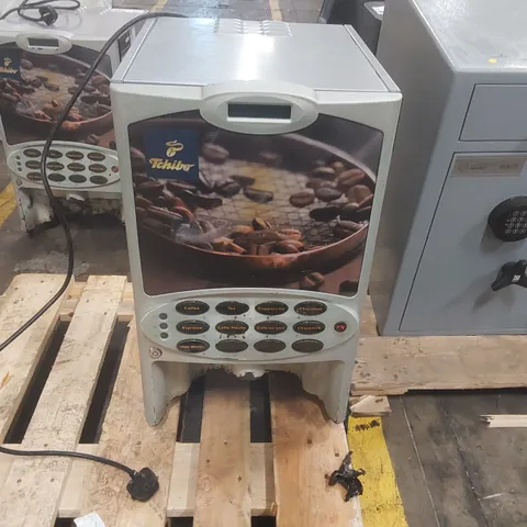 ADESSO COMMERCIAL COFFEE VENDING MACHINE