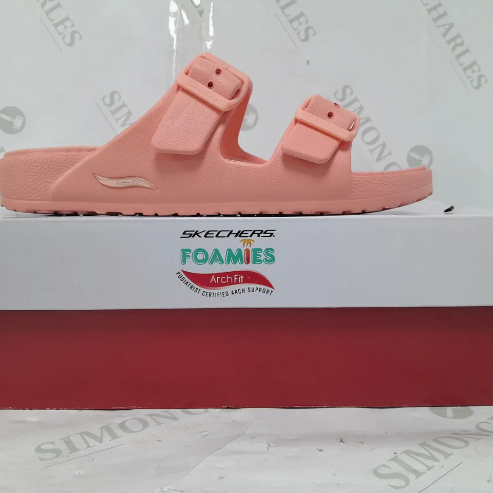 BOXED SKECHERS FOAMIES OPEN TOE SANDALS IN CORAL SIZE 6