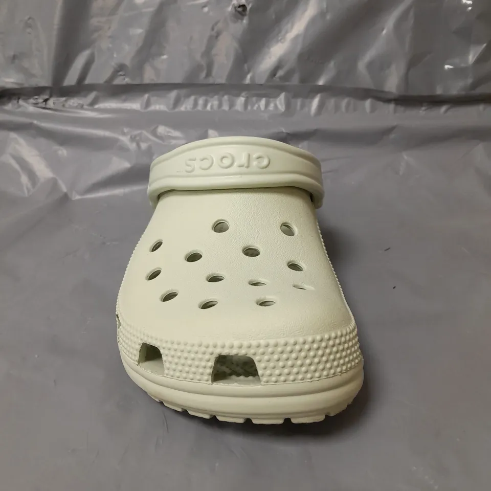 CROCS CLASSIC CLOGS PALE GREEN SIZE 5