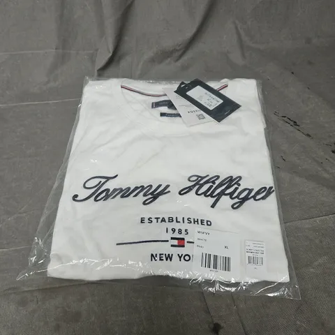 TOMMY HILFIGER LOGO SCRIPT TEE IN WHITE SIZE XL
