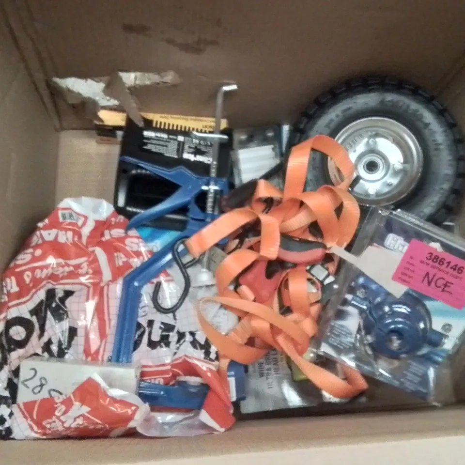 MIXED BOX OF TOOLS AND MACHINERY EQUIPMENT TO INCLUDE: HOT AIR GUN, RUBBER AIR HOSE, UNDER BODY SEAL GUN, AIR HAMMER SET, TYRE INFLATOR WITH PRESSURE GAUGE ETC.