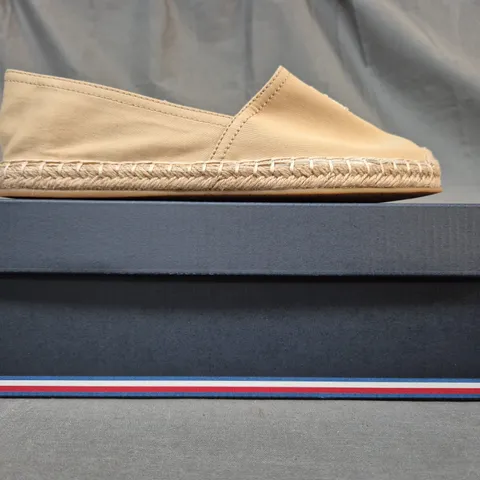 BOXED PAIR OF TOMMY HILFIGER EMBROIDERED FLAT SHOES IN WHEAT EU SIZE 37