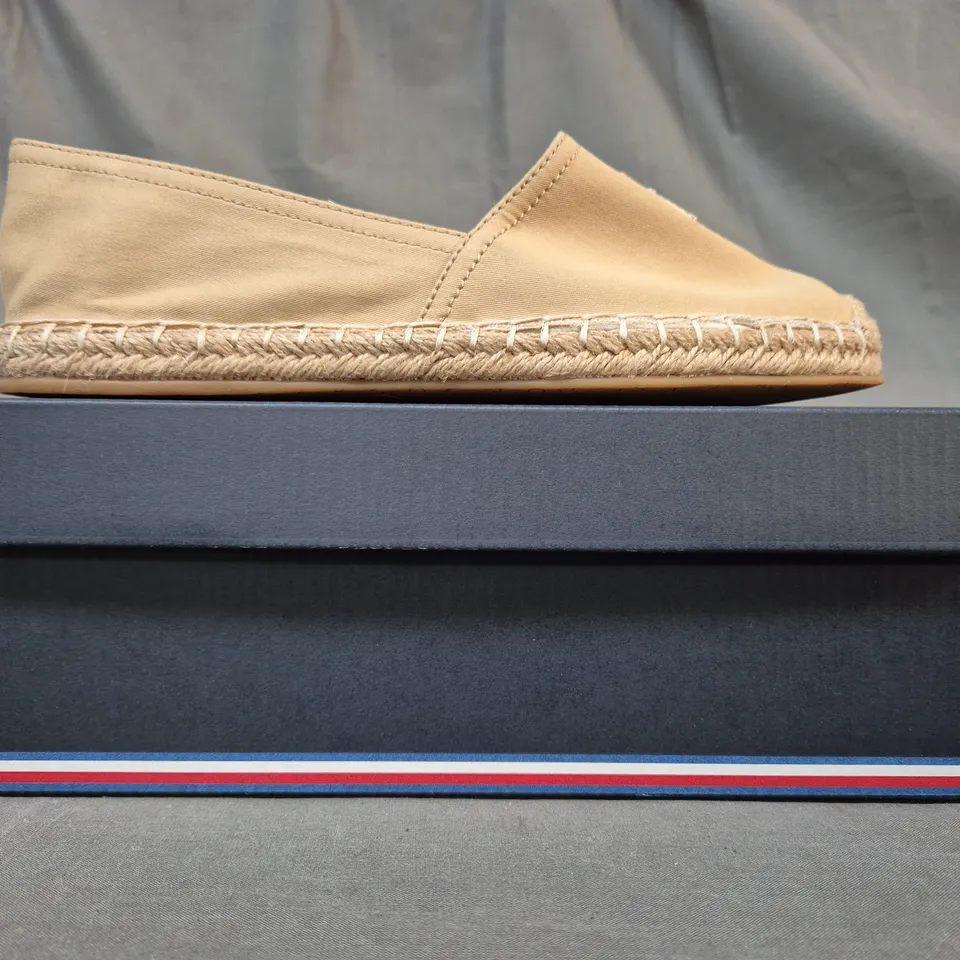 BOXED PAIR OF TOMMY HILFIGER EMBROIDERED FLAT SHOES IN WHEAT EU SIZE 37