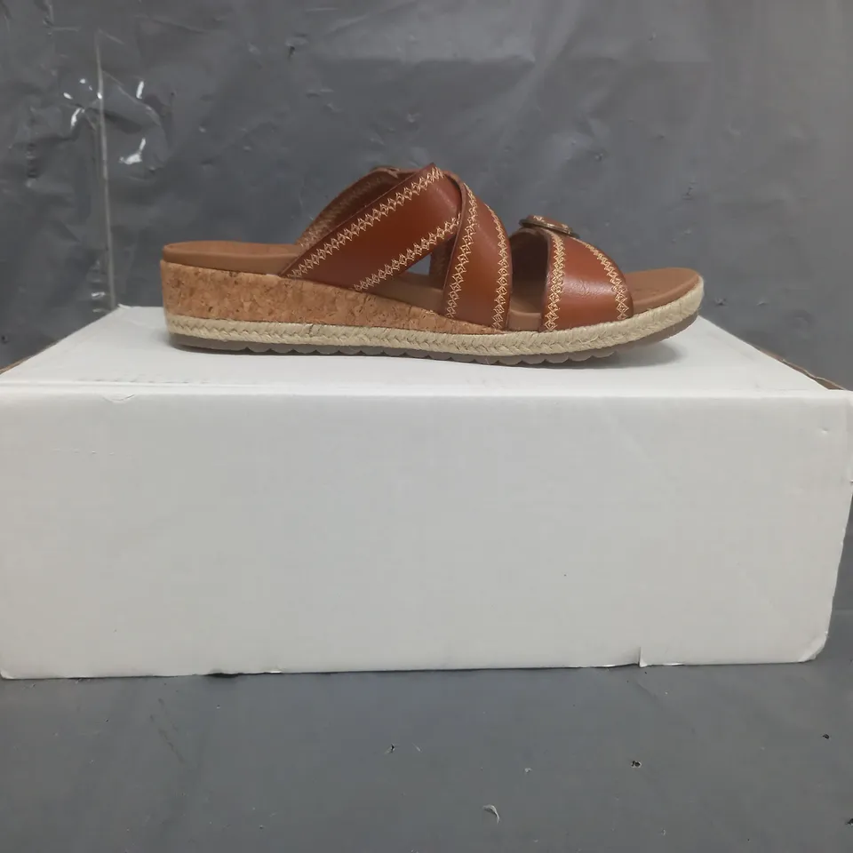 CALI FROM SKECHERS SANDALS TAN SIZE 5