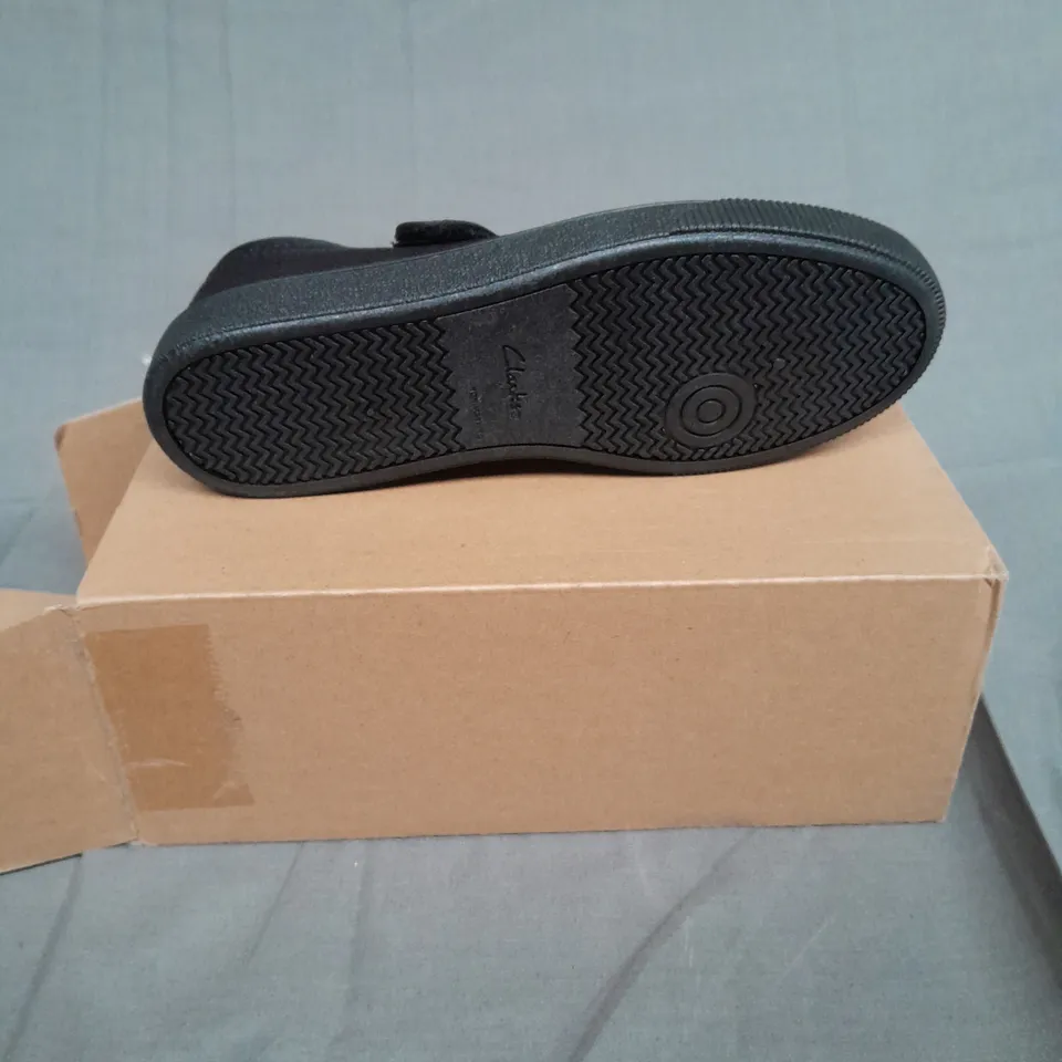 BOXED HOPPER GO CLARK PUMPS IN BLACK SIZE UK 2 1/2
