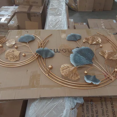 BOXED HOMARY METAL WALL DECOR