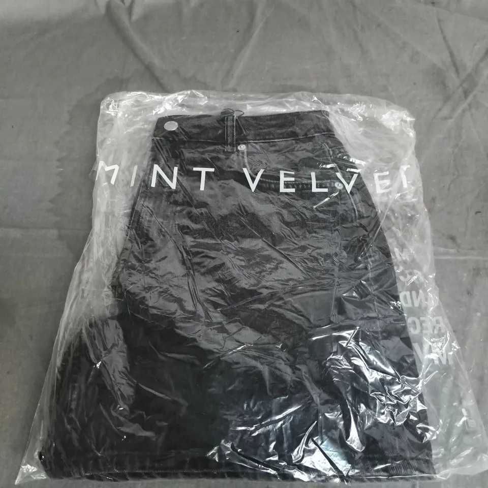 MINT VELVET WASHED BLACK DENIM SHORT – UK 12 (EU 40, US 8)