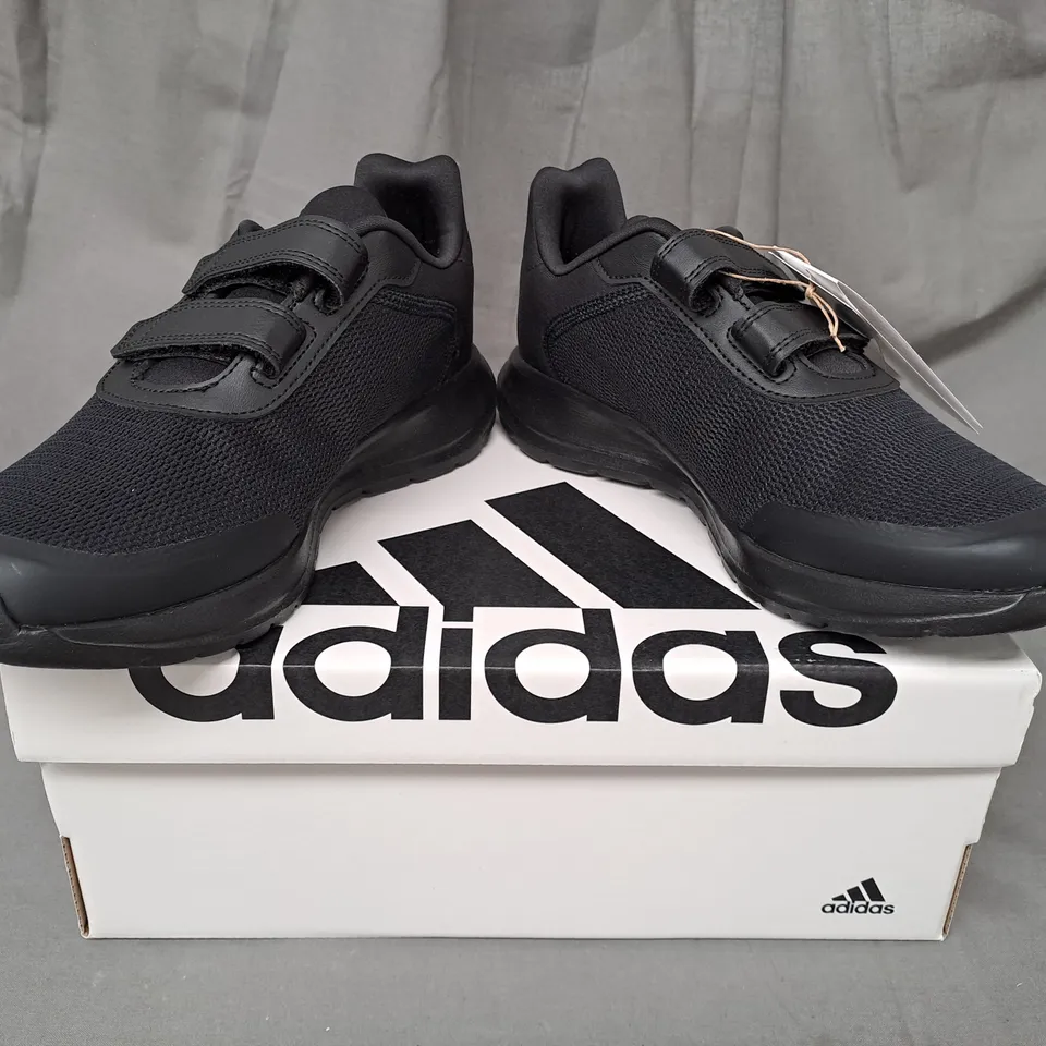 BOXED PAIR OF ADIDAS TENSAUR RUN 2.0 CF SHOES IN BLACK UK SIZE 6