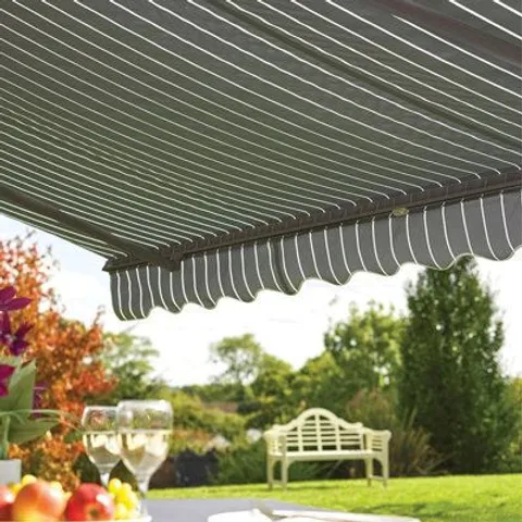 BOXED GREENHURST DELUXE EASY FIT BERKELEY AWNING 2.5M X 2M MANUAL, 280G/M GREY WITH TRIMS
