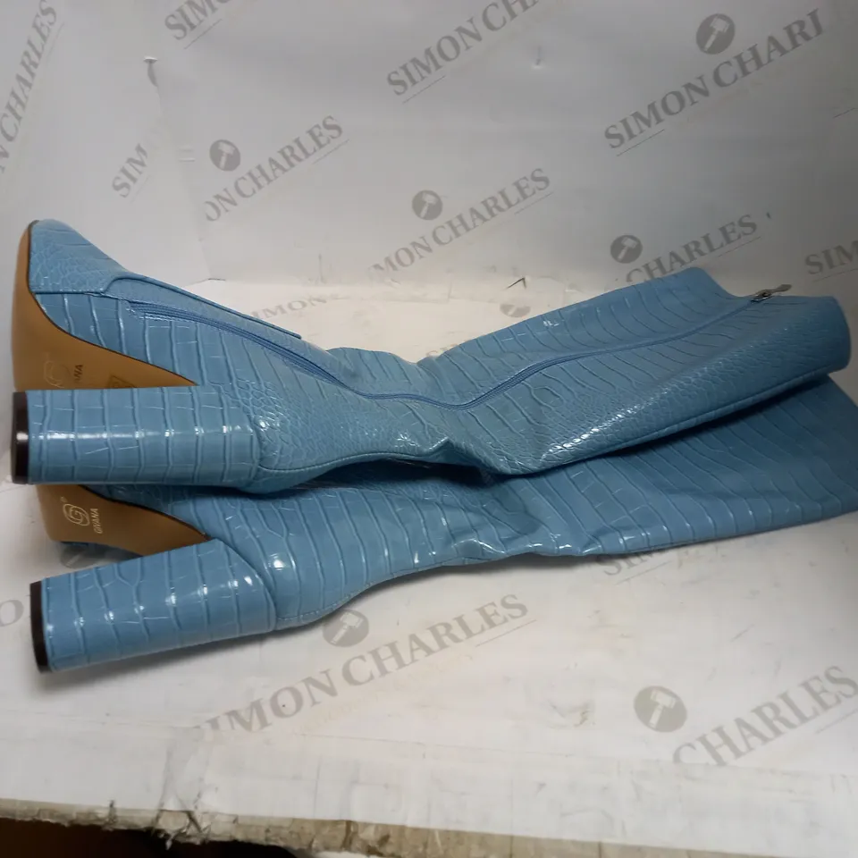 BOXED GIVANA BLUE PU CROC EFFECT KNEE HIGH BLOCK HEELED BOOTS SIZE 39