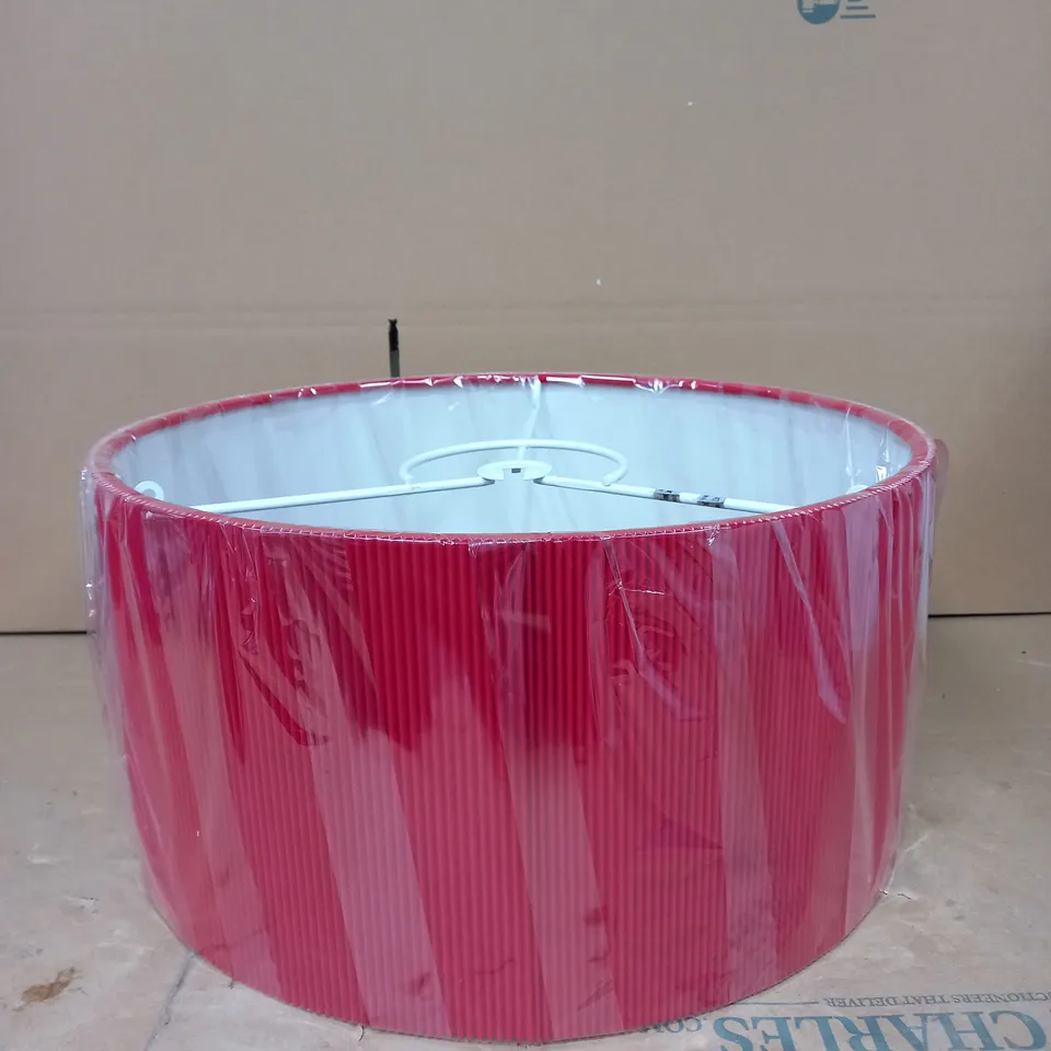 RED RIBBED LIGHTSHADE 40CM