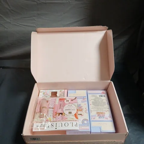 P LOUISE MAKE-UP GIFT SET – PINK BOX