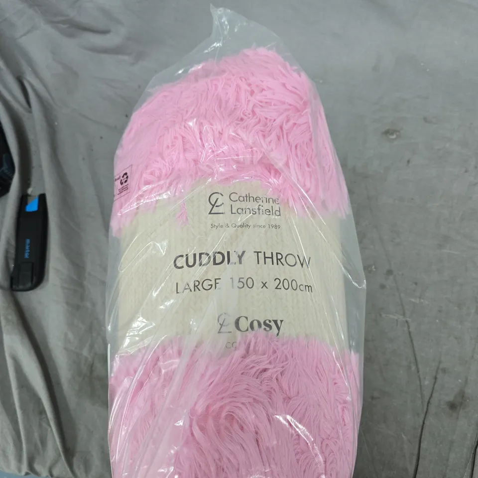 CATHERINE LANSFIELD CUDDLY THROW – LARGE PINK (150 X 200 CM)
