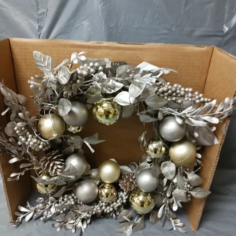 CHAMPAGNE AND GOLD PRE-LIT FESTIVE WREATH