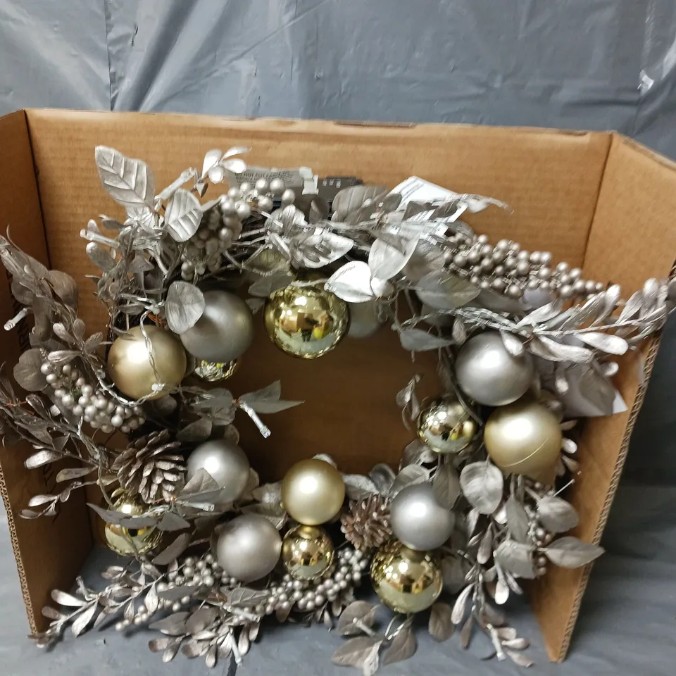 CHAMPAGNE AND GOLD PRE-LIT FESTIVE WREATH RRP £32.99