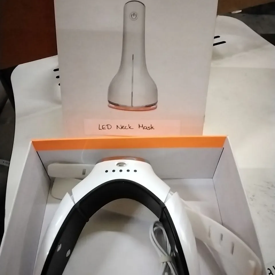 BOXED LAB LED NECK MASK 