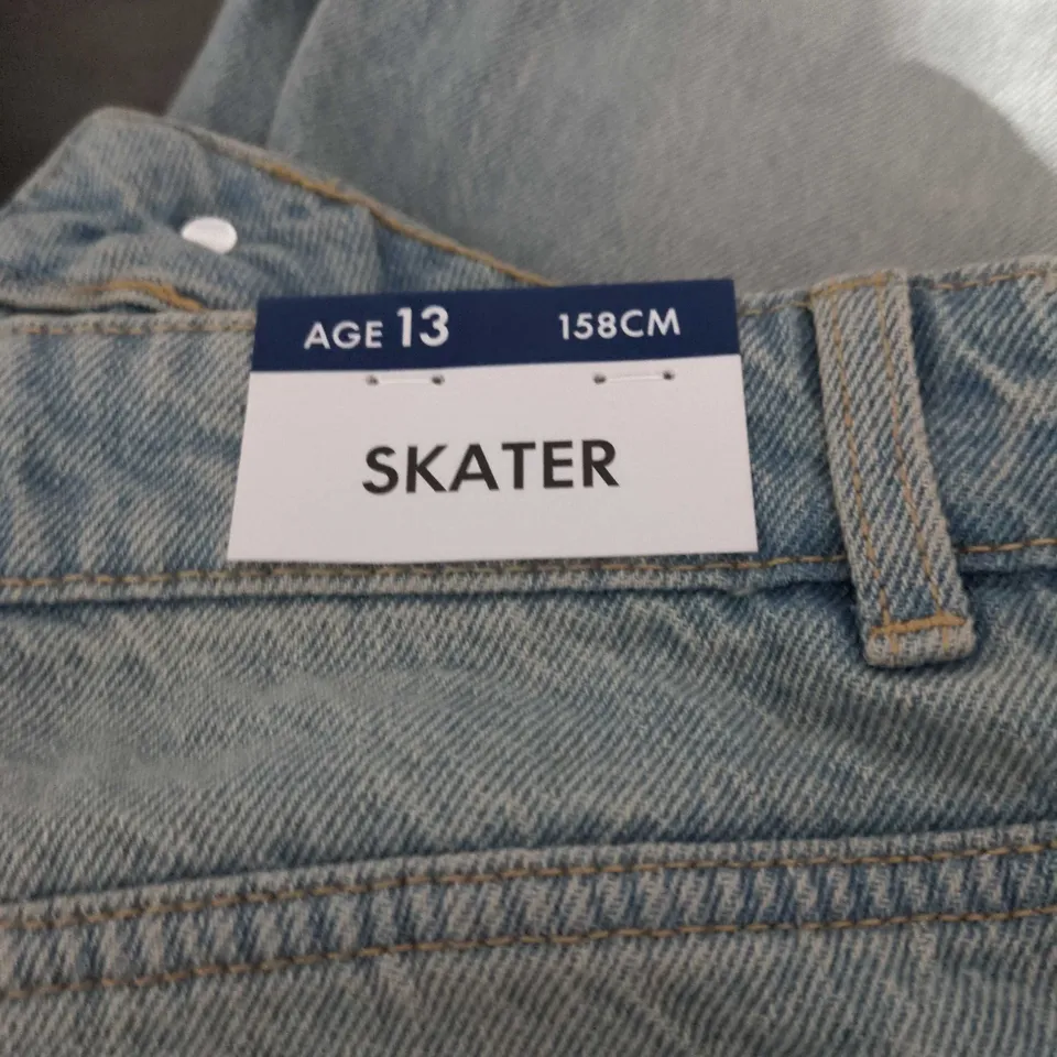 NEW LOOK SKATER JEANS – LIGHT WASH DENIM, AGE 13, 158CM