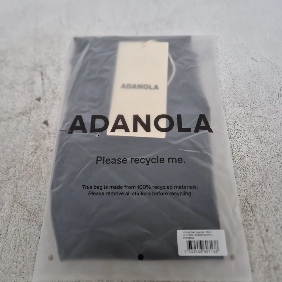 ADANOLA ULTIMATE CAPRI LEGGINGS - BLACK - L