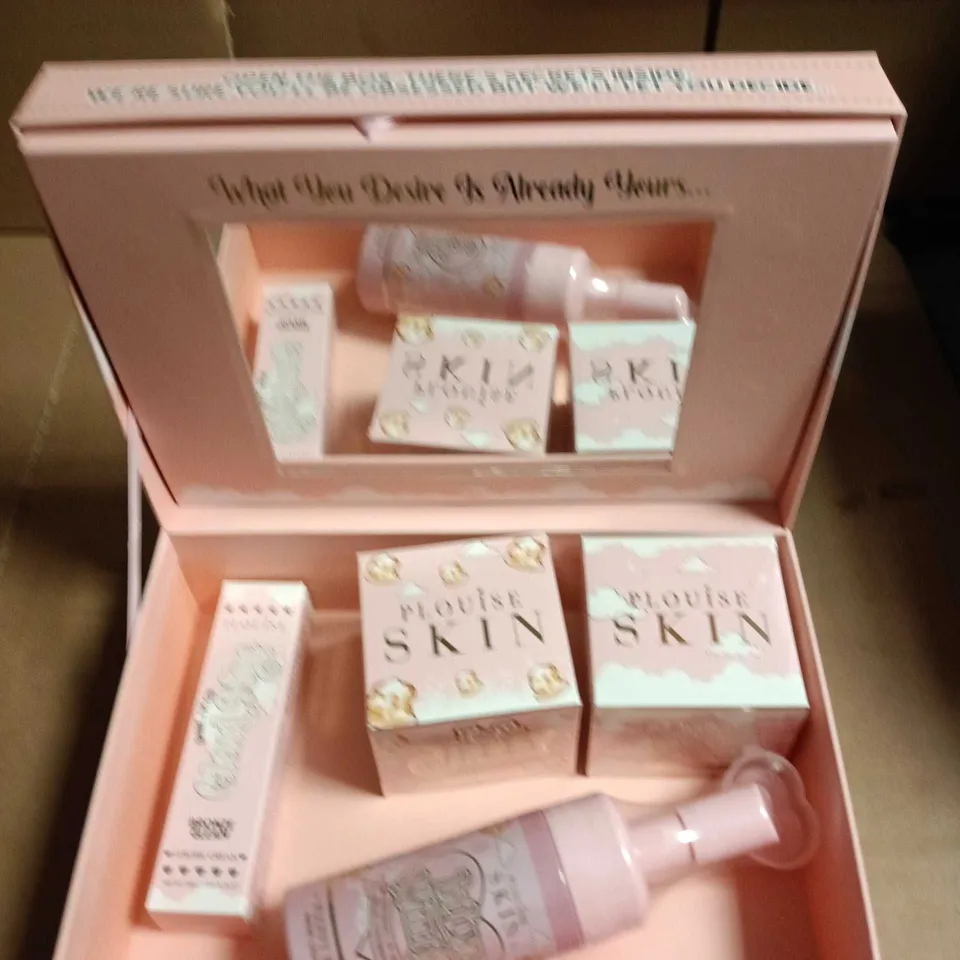PLOUISE FULFILLING DREAMS BEAUTY BOX TO INCLUDE STROBE CREAM, JELLY MAKE UP REMOVER AND FOAMING FACIAL CLEANSER