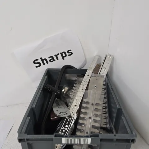 BOX CONTAINING A MIX OF APPROXIMATELY 15 ASSORTED SHARP ITEMS INCLUDING METAL PARTS, KNIFE, GARDENING TOOL PARTS ETC. 