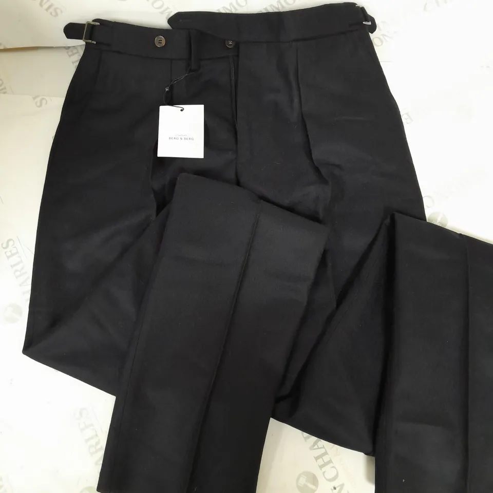 BERG & BERG WOOL TROUSERS IN BLACK - 48 6 DROP