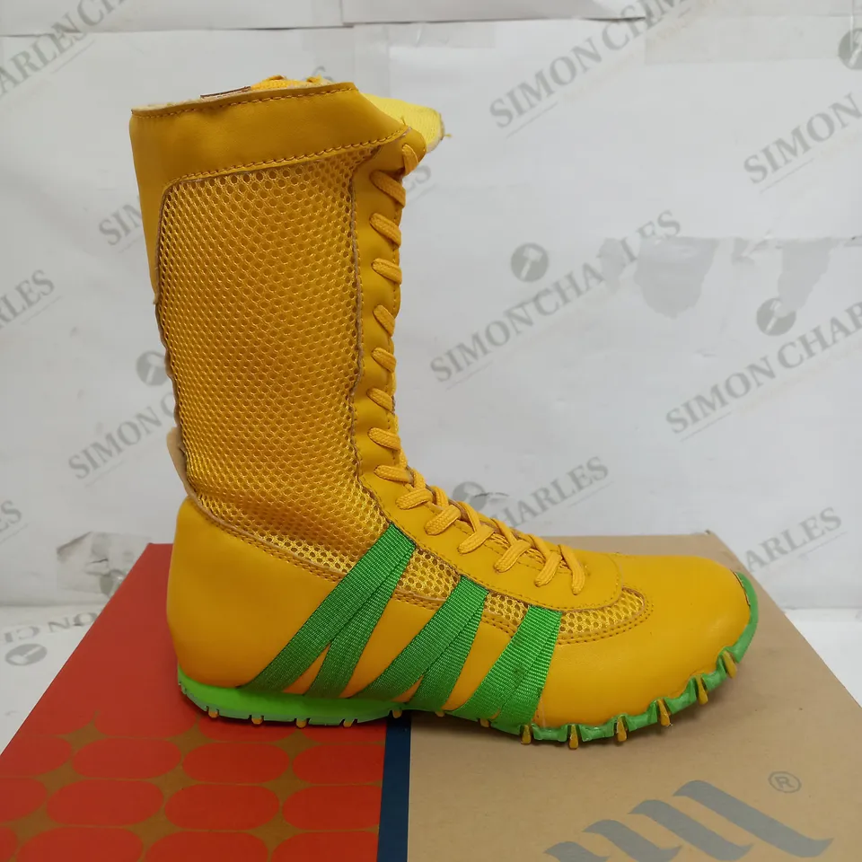 BOX OF APPROXIMATELY 5 PAIR OF BULLION YELLOW AND GREEN BOOTS