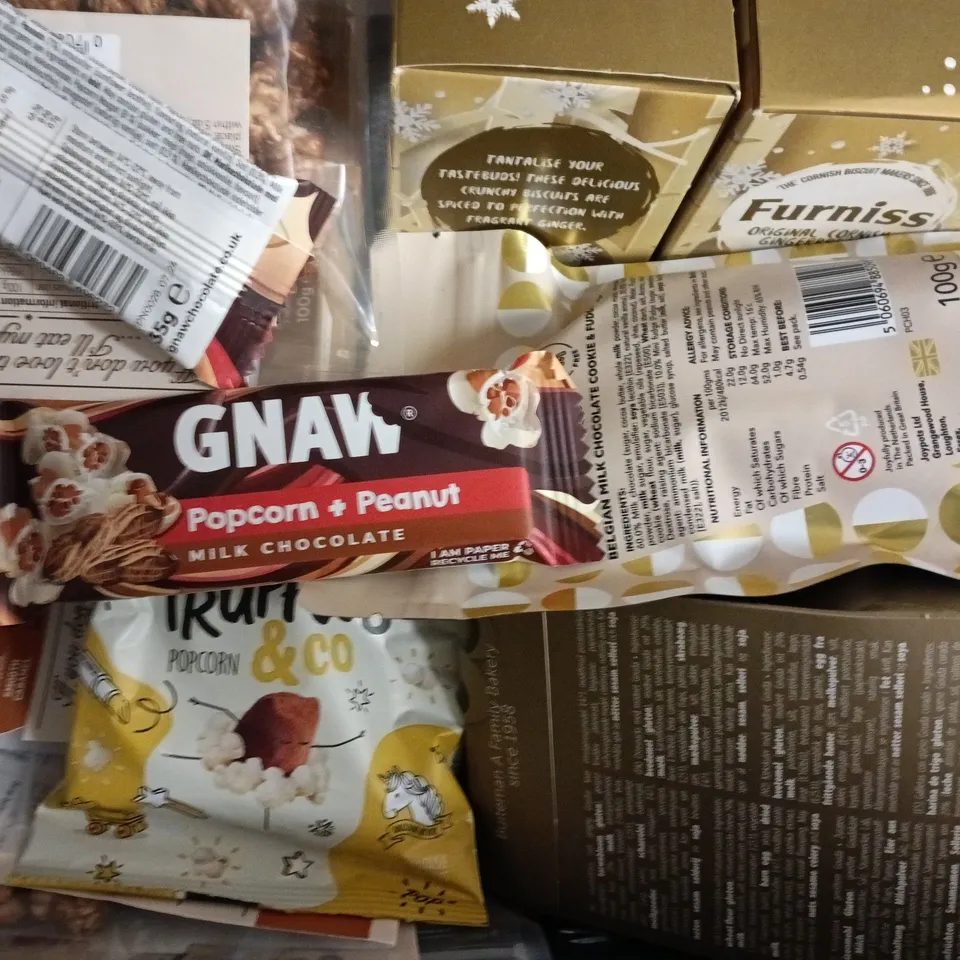 APPROXIMATELY 10 ASSORTED FOOD AND DRINK ITEMS TO INCLUDE GOUDA BISCUITS, GINGERBREAD, ETC