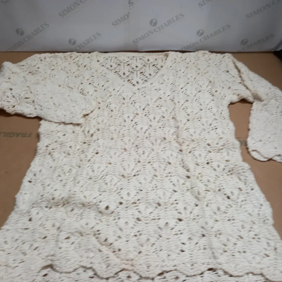 LOT OF APPROXIMATELY 20 CREAM V-NECK JUMPERS - SIZE 2