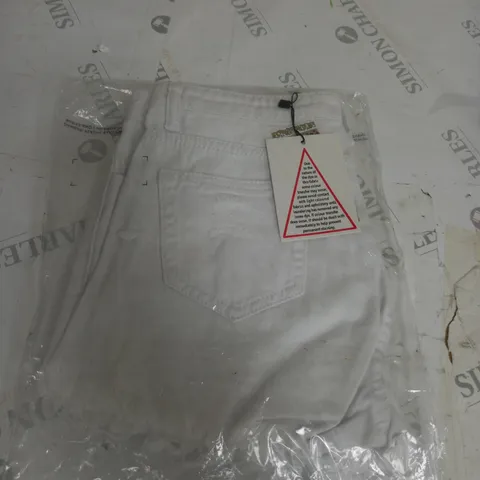 BOOHOO WHITE DENIM SHORTS SIZE 8 