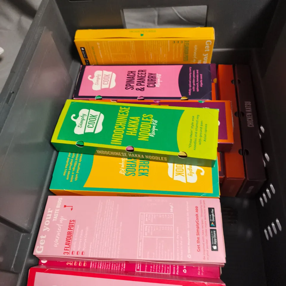 APPROXIMATELY 20 X SIMPLY COOK RECIPE KITS – ASSORTED FLAVOURS (SPINACH & PANEER CURRY; INDOCHINESE HAKKA NOODLES; CREAMY HONEY MUSTARD CHICKEN)