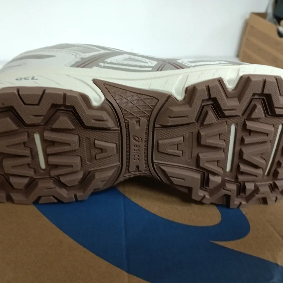 OASICS GEL VENTURE 6 SIZE 7