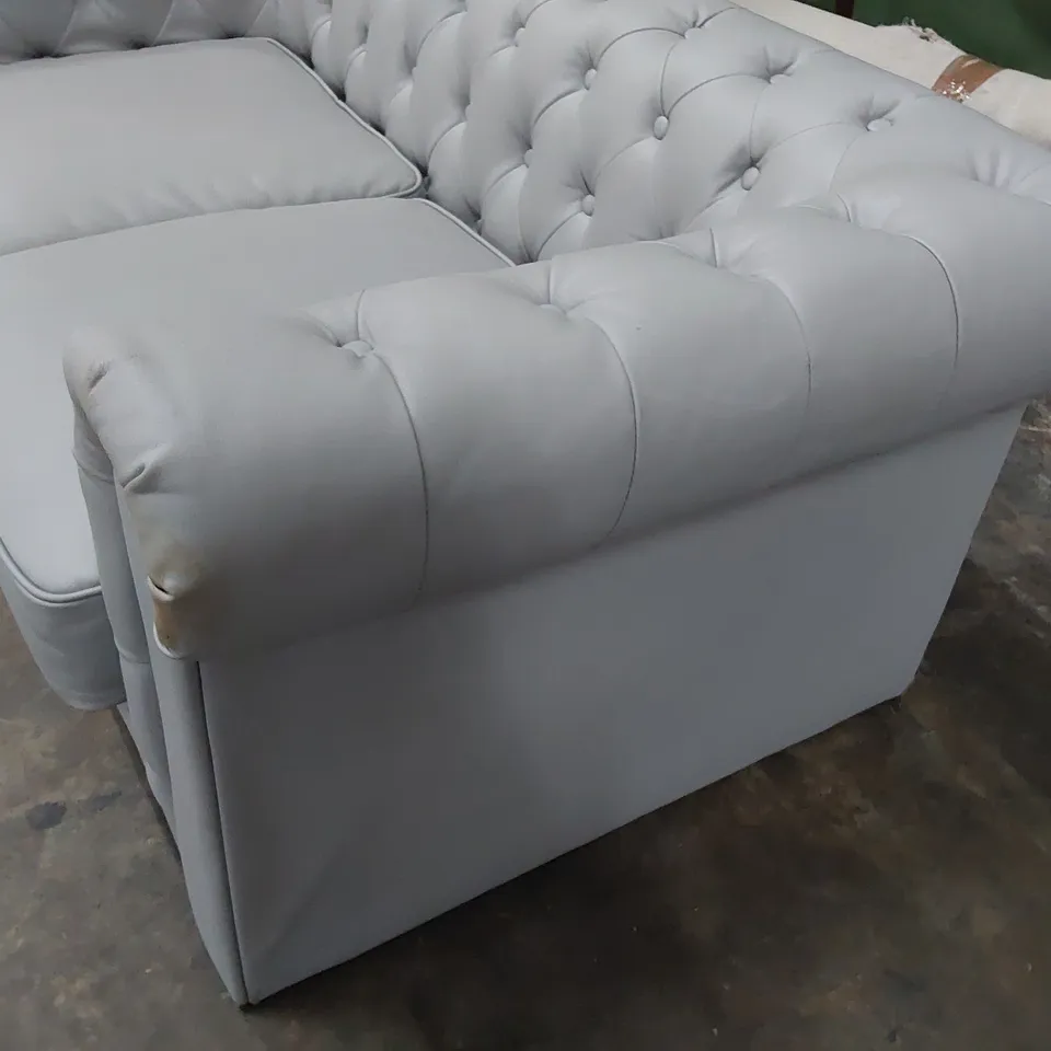DESIGNER CHESTERFIELD TWO SEATER SOFA LIGHT GREY LEATHER 