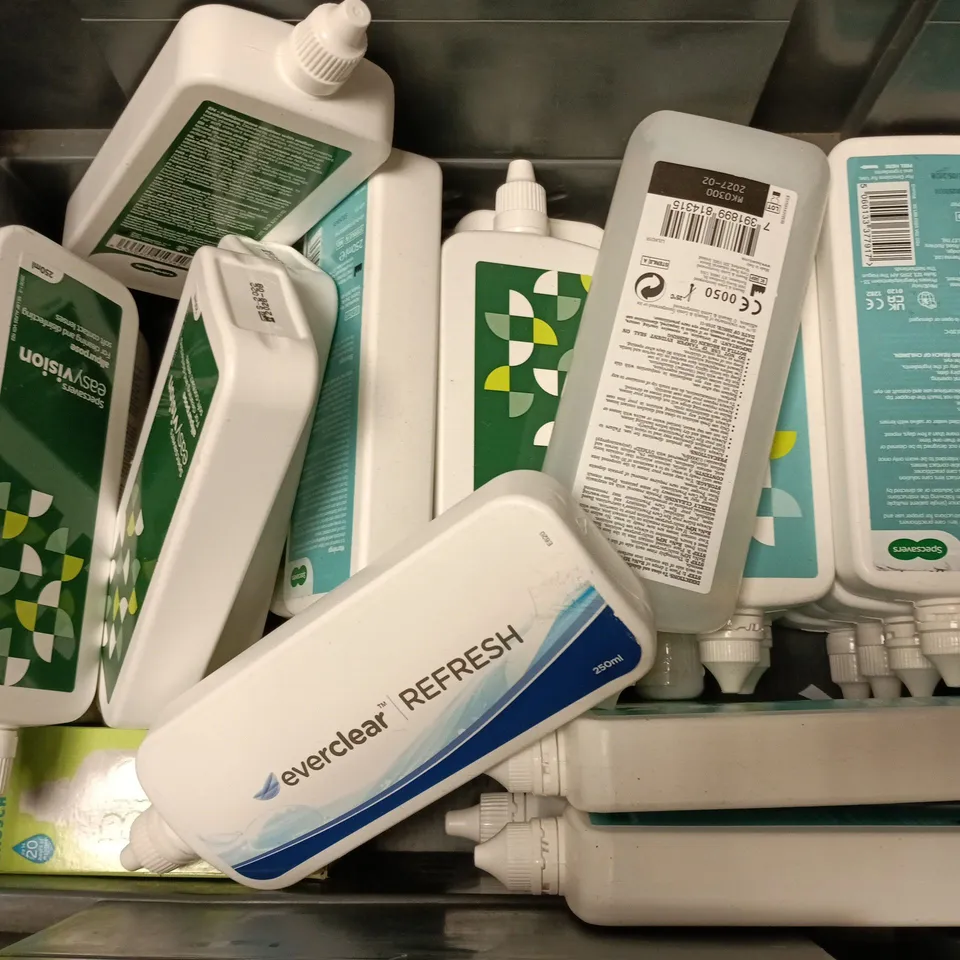 APPROXIMATELY 15 ASSORTED EYECARE & HEALTHCARE PRODUCTS TO INCLUDE BIOTRUE MULTI-PURPOSE SOLUTION, SPECSAVERS EASYVISION, REBU SENSITIVE EYES, ETC - COLLECTION ONLY