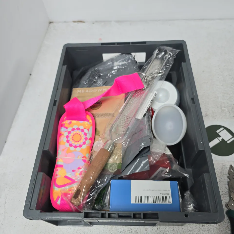 TOTE OF APPROXIMATELY 12 ASSORTED ITEMS TO INCLUDE: WIRE STRIPPERS WITH VOLTAGE TESTER