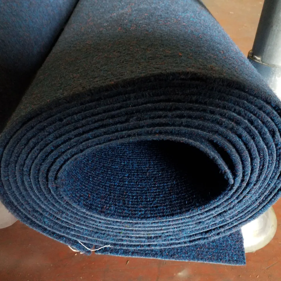 ROLL OF QUALITY CARPET IN DARK BLUE - SIZE UNSPECIFIED 