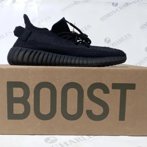 BOXED PAIR OF ADIDAS YEEZY BOOST 350 V2 SHOES IN BLACK UK SIZE 6
