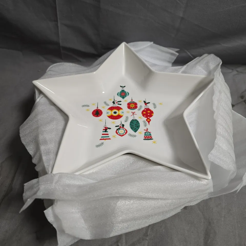 4 X BAUBLE THEMED STAR SNACK PLATE 