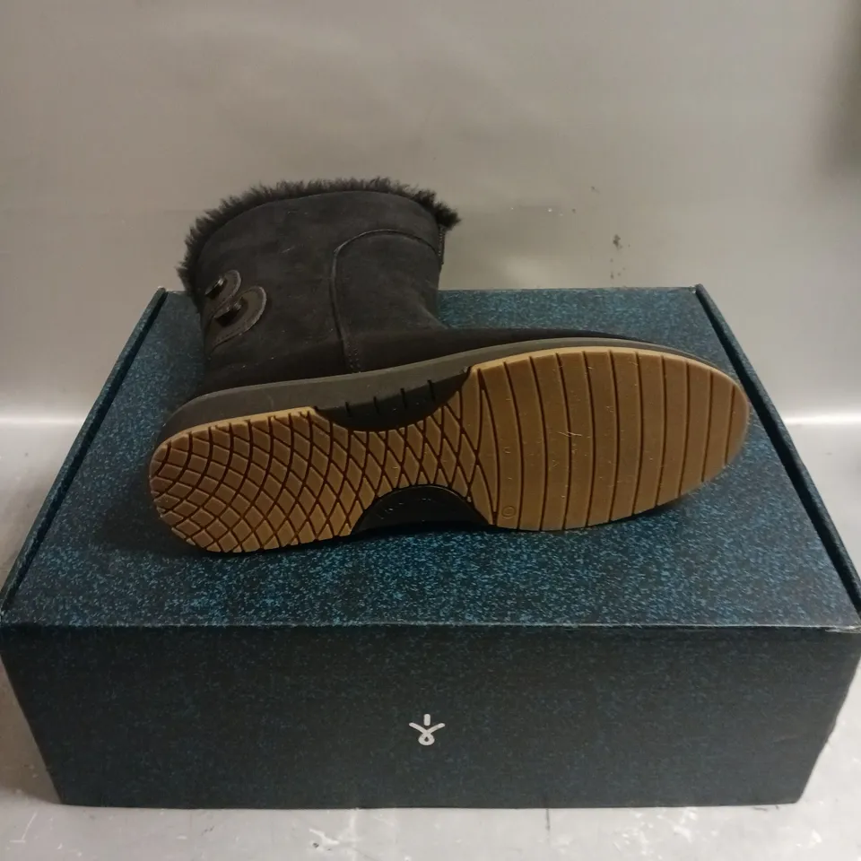 EMU ANDA SHEEPSKIN BOOTS IN BLACK - 7