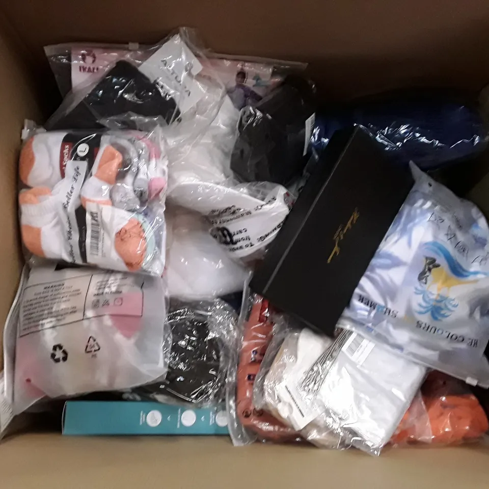 LARGE QUANTITY OF ASSORTED CLOTHING ITEMS TO INCLUDE SOCKS SHOES AND TOPS ECT