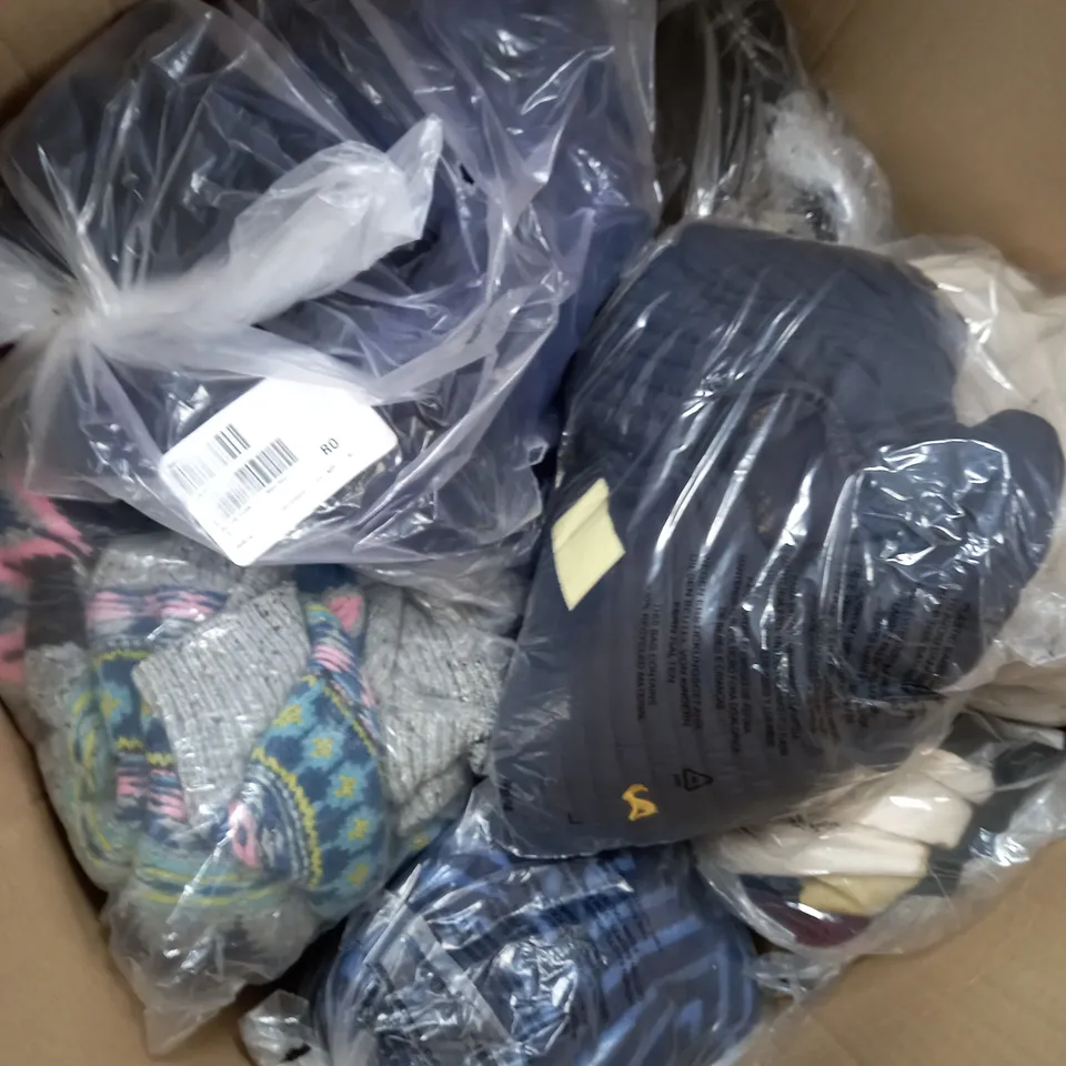 BOX OF APPROXIMATELY 15 ASSORTED CLOTHING ITEMS TO INCLUDE LONG SLEEVE DRESS, BROWN LEATHER SKIRT, SEQUIN TOP ETC