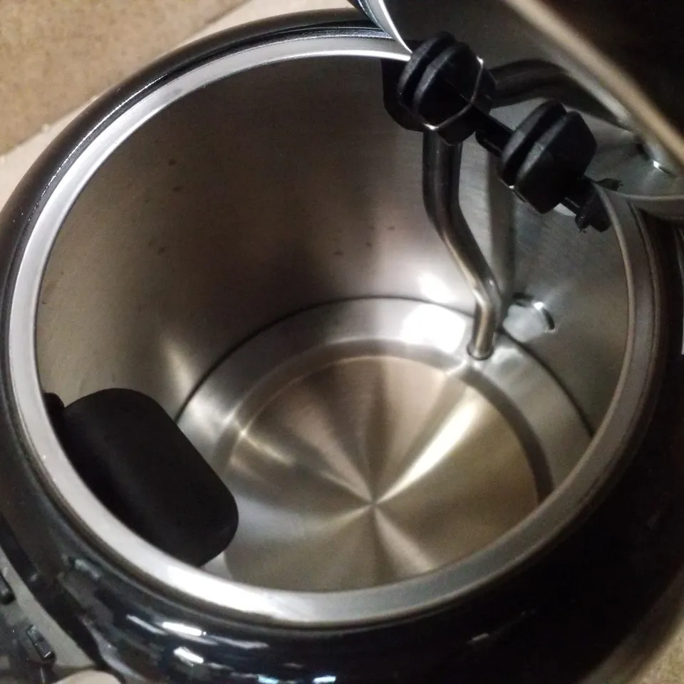 BOXED SWAN SOLACE 1.7L RAPID BOIL JUG KETTLE HIGH GLOSS